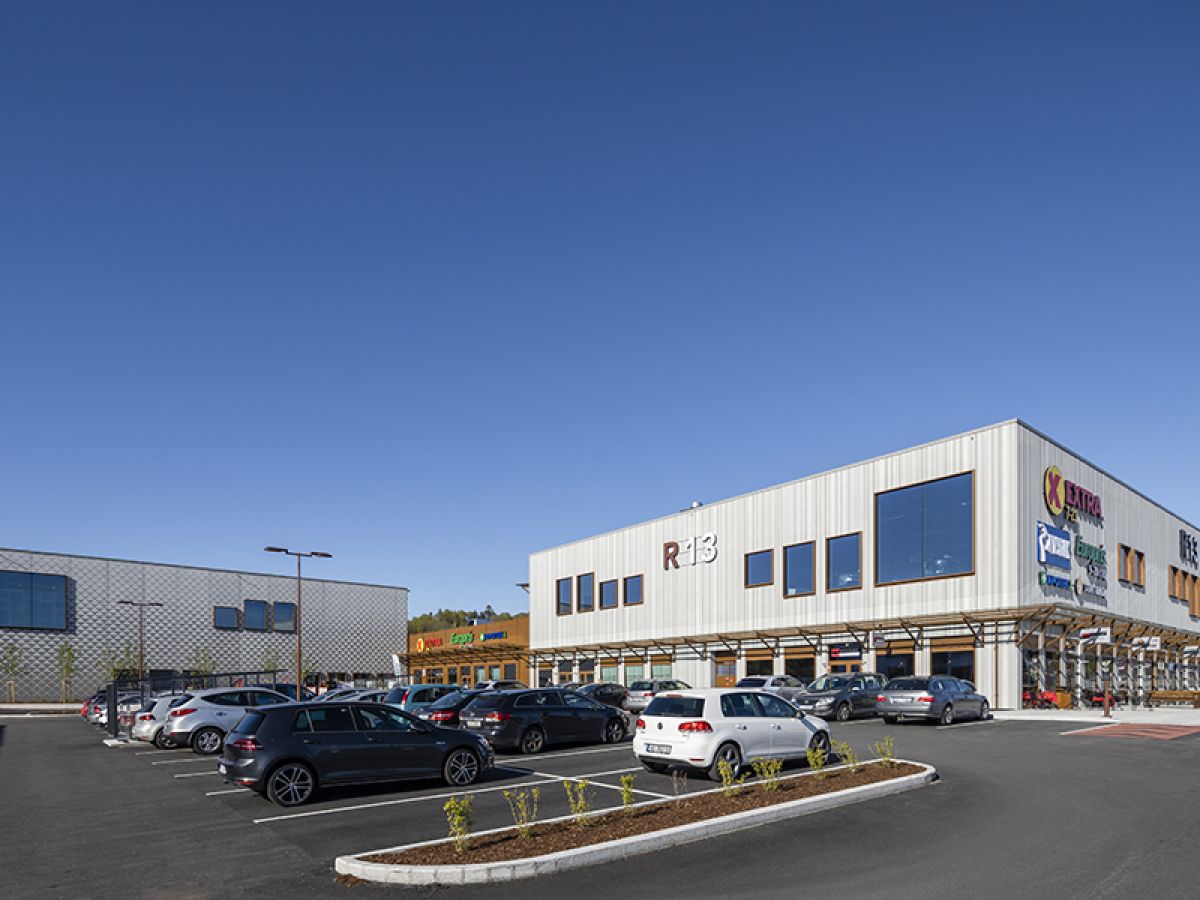 Tau Shopping Center R13